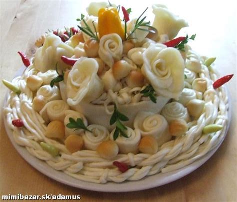 Foto: unikátna syrová torta, kde sa odmotáva niť