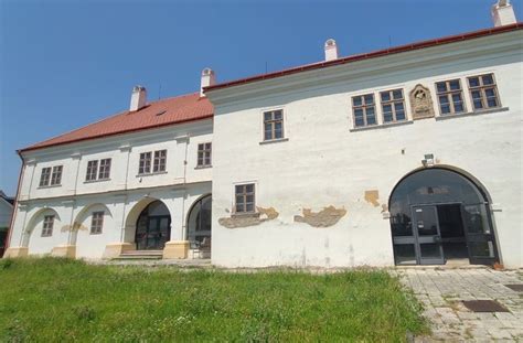 Tematické foto Rokokového kaštieľa Šaca zvonku v svadobnej atmosfére