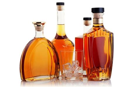 Ilustrácia zobrazujúca rôzne štýly darčekových fliaš s personalizovanými etiketami