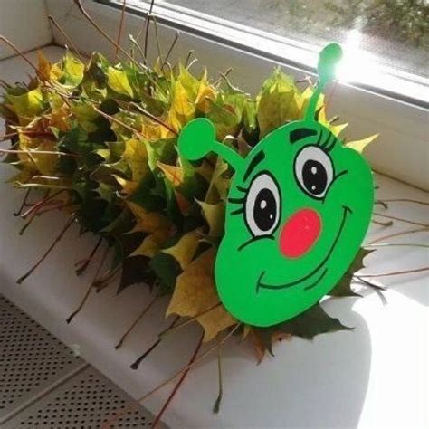 Detské halloweenske dekorácie z listov a iných jesenných materiálov