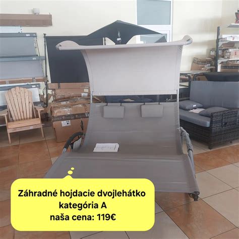 Tematické foto interiéru hobby obchodu s rôznym tovarom