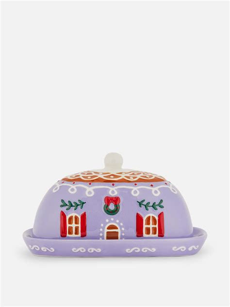 Ilustračná fotografia krásne zdobeného vianočného perníkového domčeka