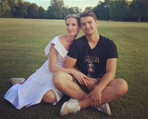 Adela Banášová a Viktor Vincze počas svadby v kaštieli