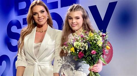 Portrét Andrey Verešovej ako úspešnej modelky a matky v elegantnom prostredí