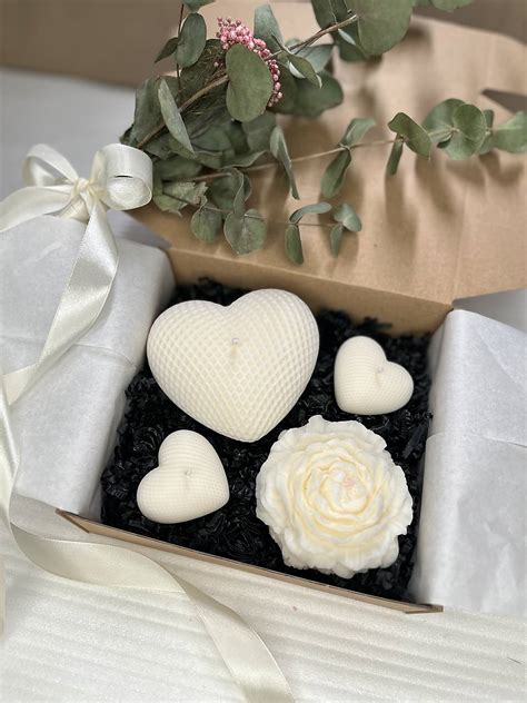 Fotografia ručne vyrábaných kozmetických produktov v darčekovom balení.