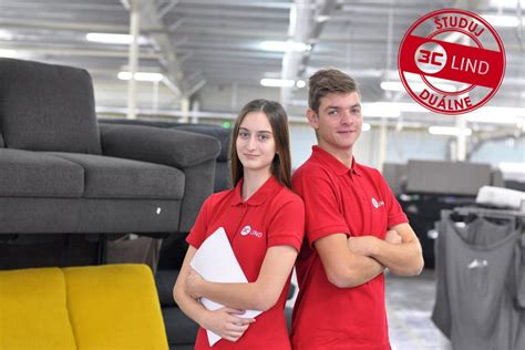 Fotografia zamestnancov LIND MOBLER SLOVAKIA v modernom pracovnom prostredí