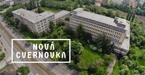 Vizualizácia areálu Novej Cvernovky s rozdelením na jednotlivé budovy (škola, internát) a vonkajšie priestory.