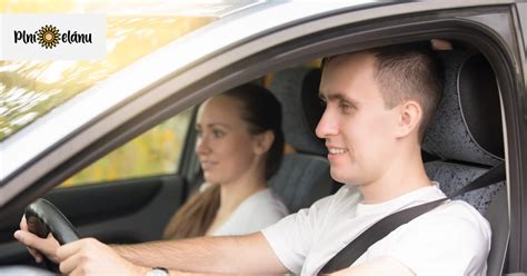 Ilustrácia bezpečnostných opatrení a opatrnej jazdy na cestách počas jesene