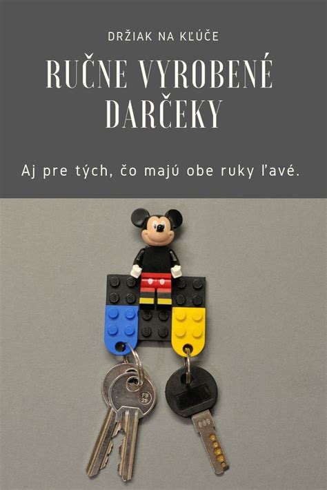 Ručne vyrobené lietajúce kľúče s papierovými krídelkami.