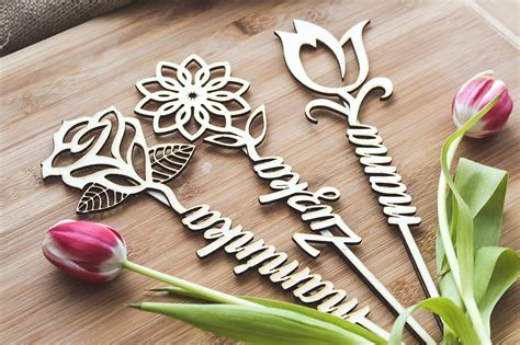 Drevený tulipán s menom učiteľa