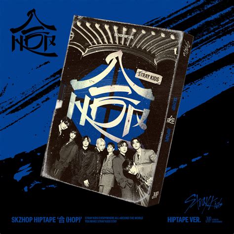 K-pop albumy, fotokarty a svetelné tyčinky