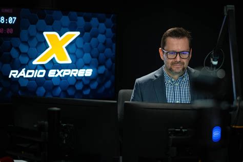 Záber z moderátorského štúdia Rádia Expres